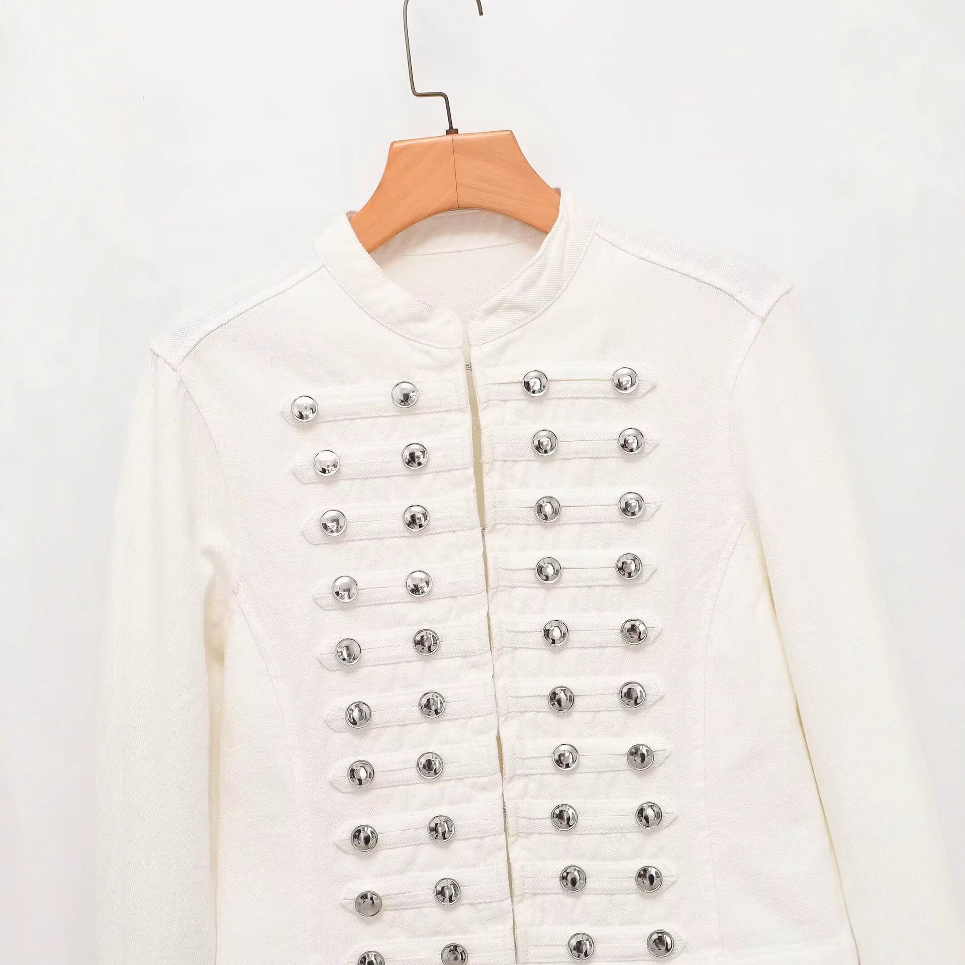 Women's military-style jeans jacket with stand-up collar and decorative button plackets Chichicherry