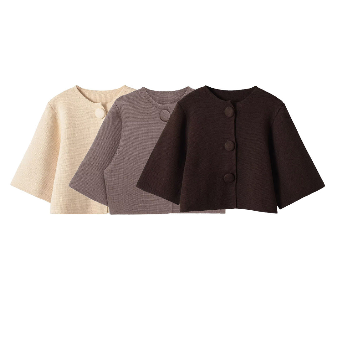 Women's short cape cardigan with dropped shoulders and covered decorative buttons Chichicherry