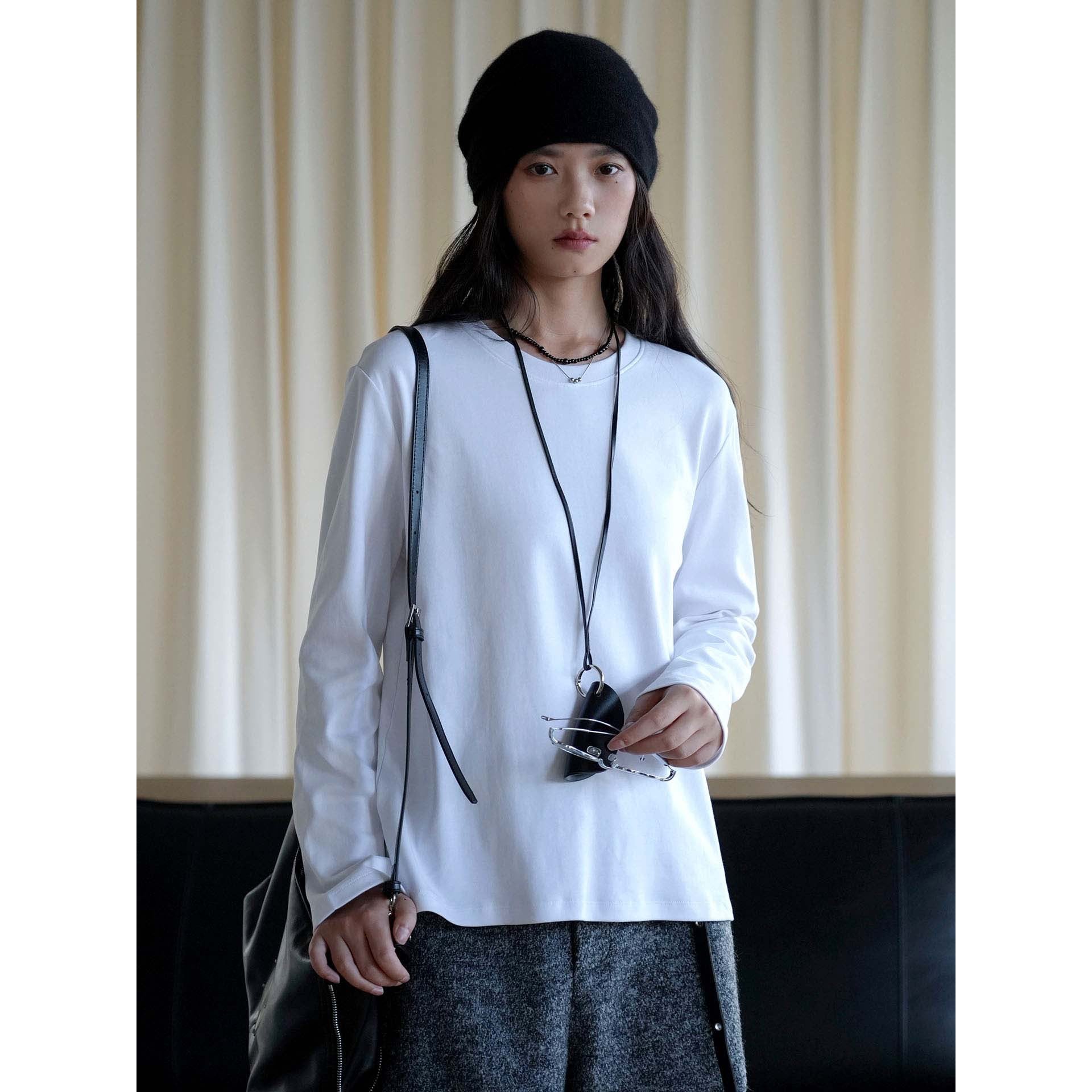 Women's Minimalist Cotton Sweatshirt with Extended Back Hem and Round Neckline Chichicherry