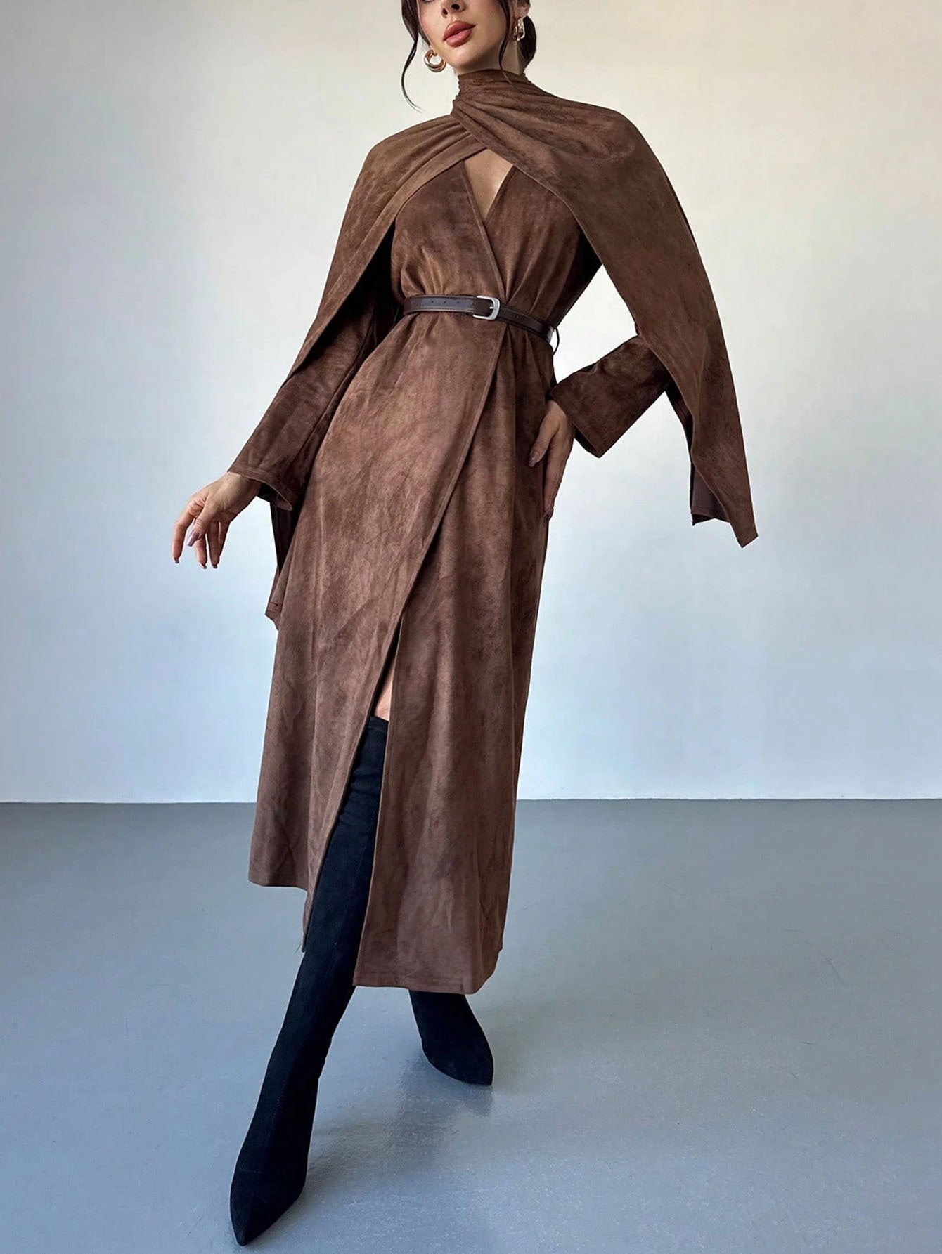 Damen Mantel mit Cape-Overlay und Wickelkragen aus Velourslederoptik Chichicherry