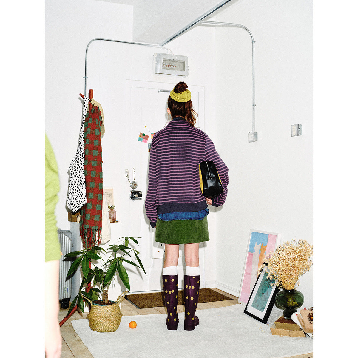 Women's striped sweatshirt jacket in boxy cut with high stand-up collar, two-way zipper and kangaroo pocket.