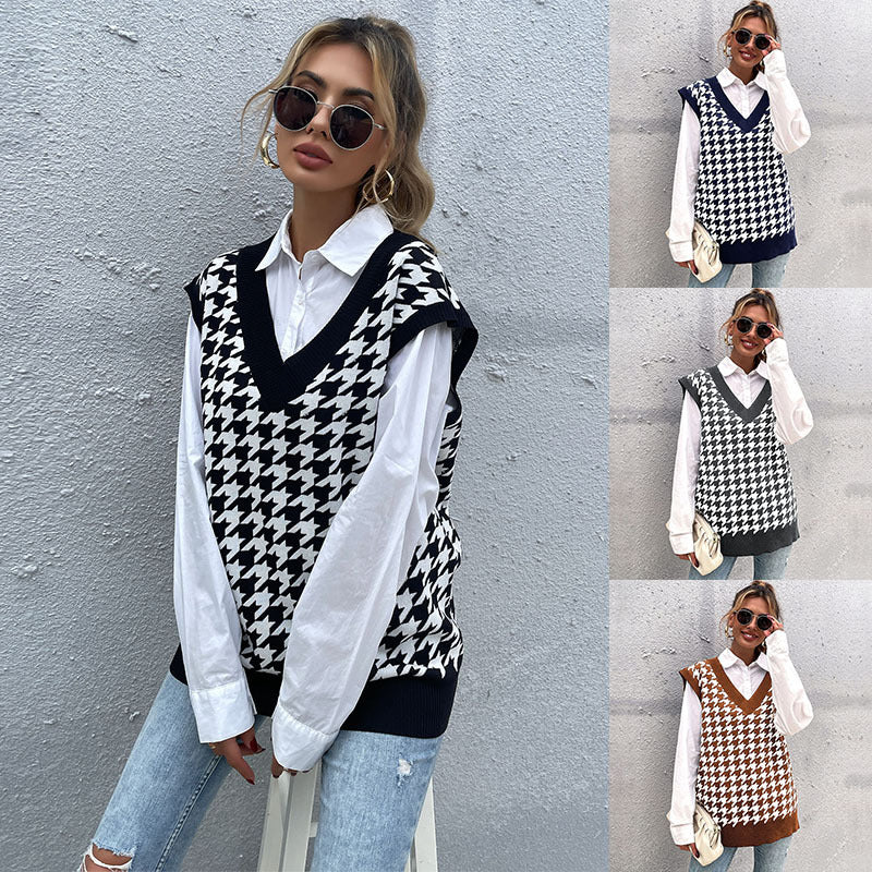 Women's Oversized Knitted Vest with Houndstooth Pattern and V-Neck Chichicherry