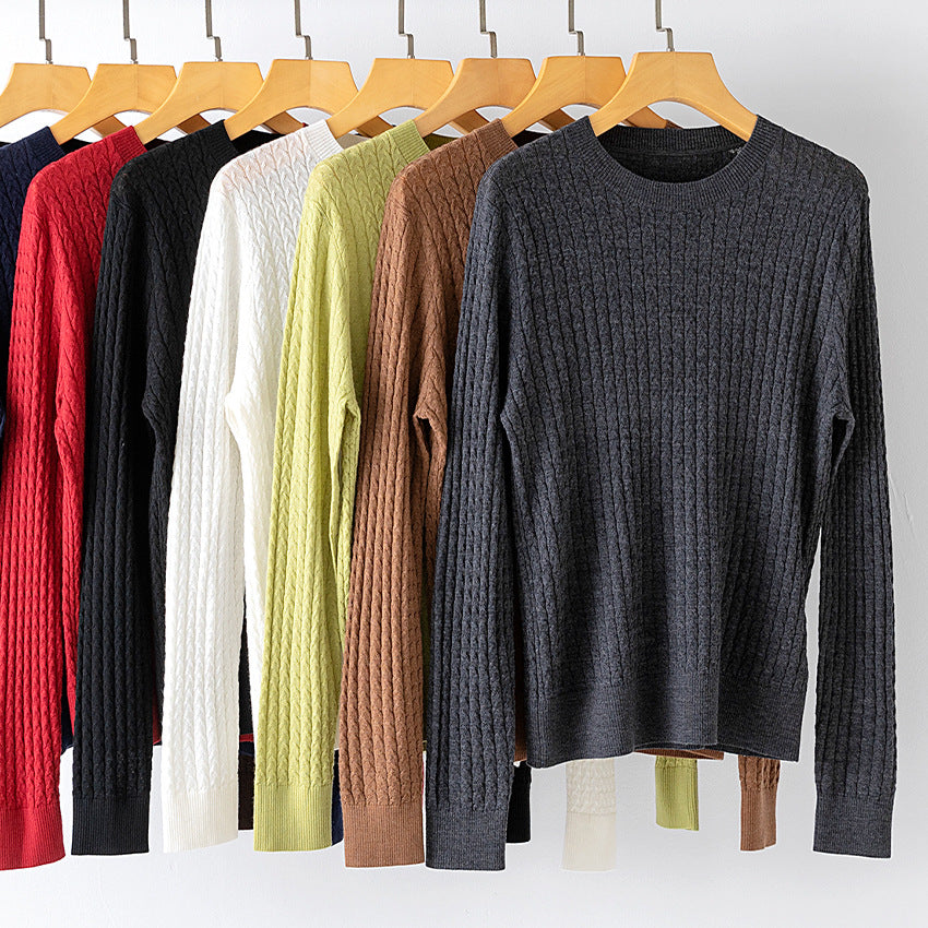 Women's fine knit sweater with cable knit pattern and round neckline Chichicherry