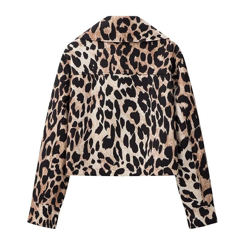 Women's Cropped Field Jacket in Leopard Pattern with Wide Lapels and Flap Pockets Chichicherry