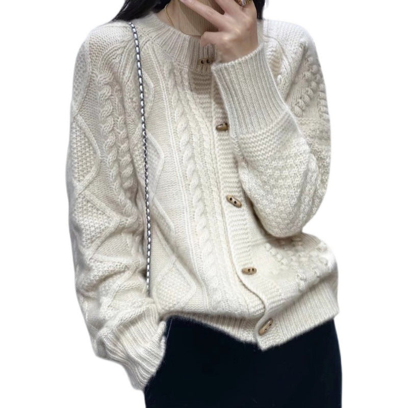 Women's knitted cardigan with cable pattern, boxy oversized fit and button placket Chichicherry
