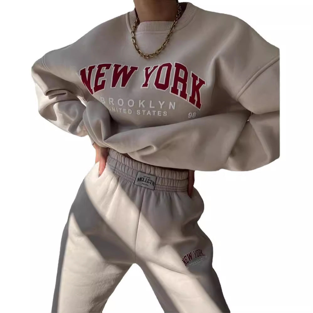 Damen Oversized Lounge-Set aus Baumwollfleece mit Collegestickerei und relaxed Jogginghose Chichicherry