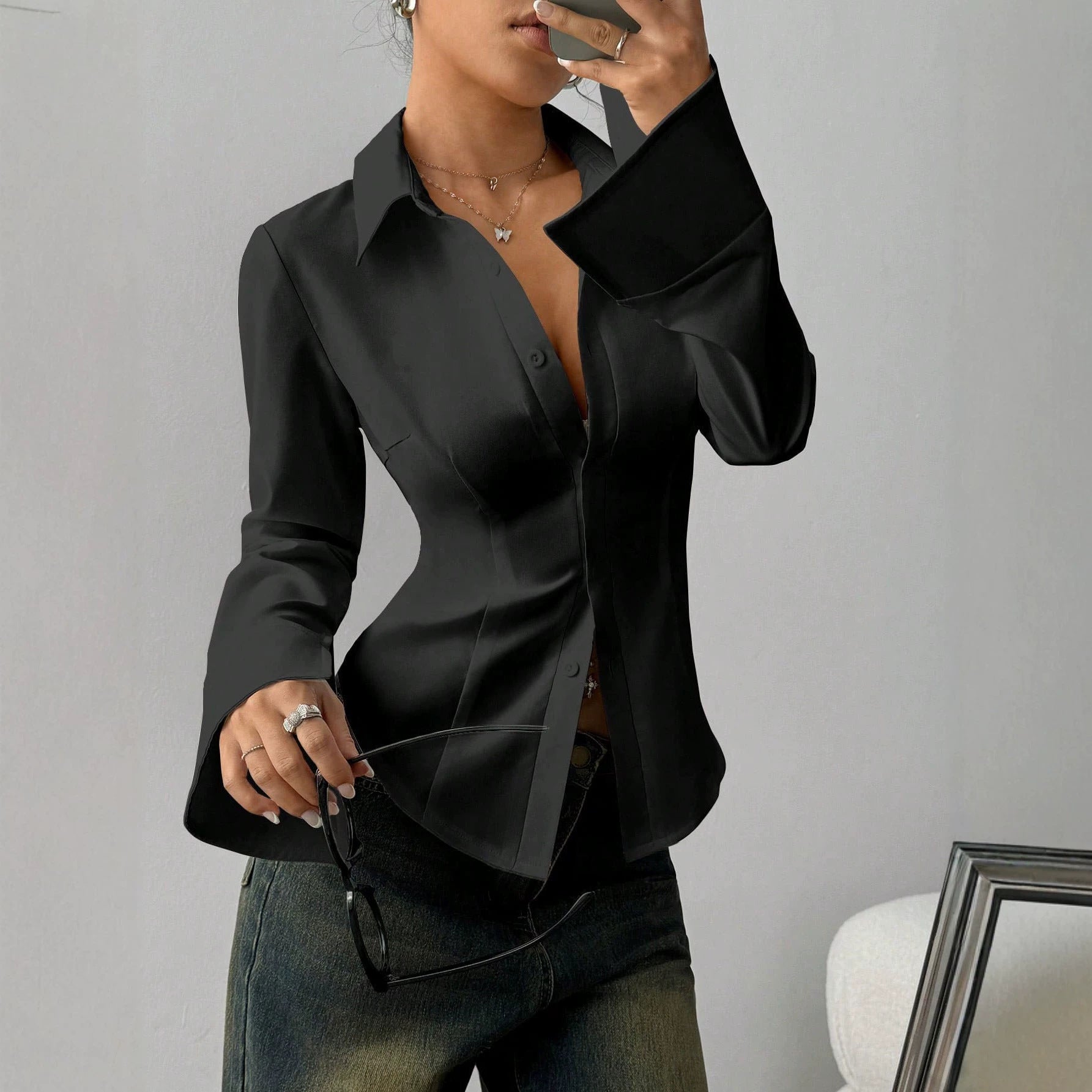 Damen Taillierte Satin-Bluse mit formenden Teilungsnähten und weiten Manschetten Chichicherry
