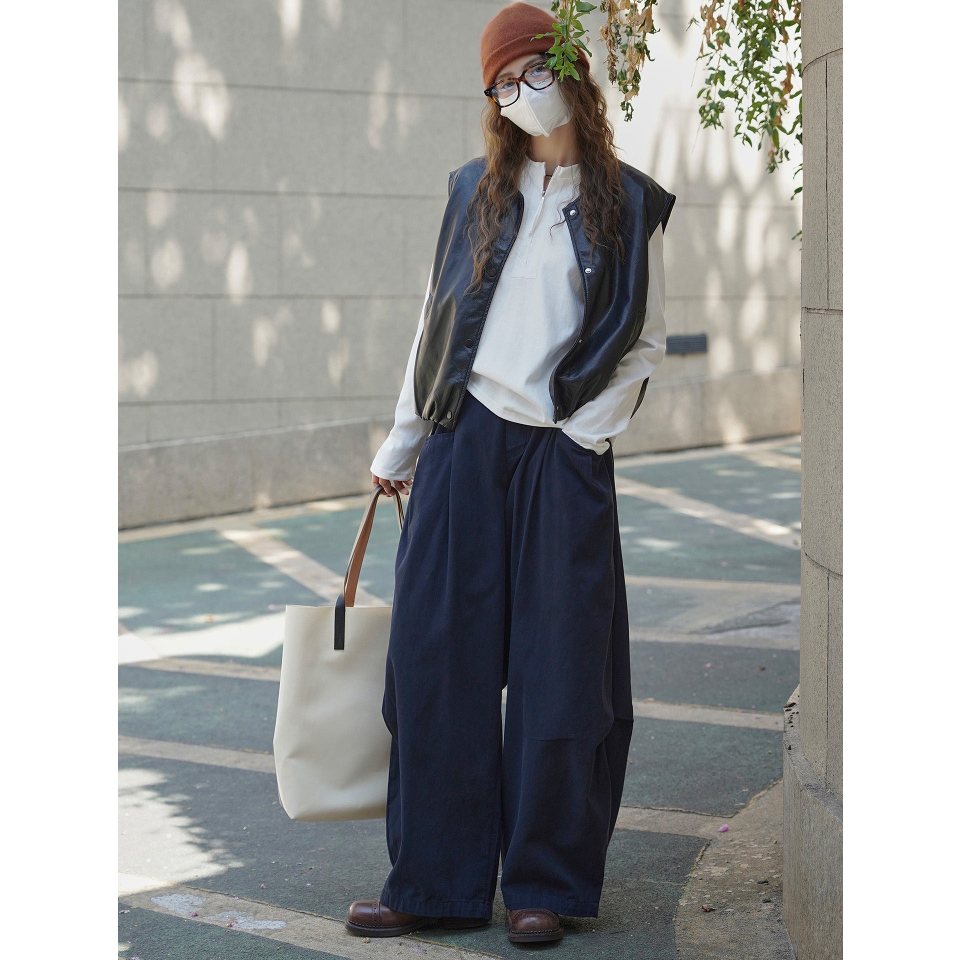 Women's wide corduroy trousers with high waist, patched pockets, and elastic hem Chichicherry