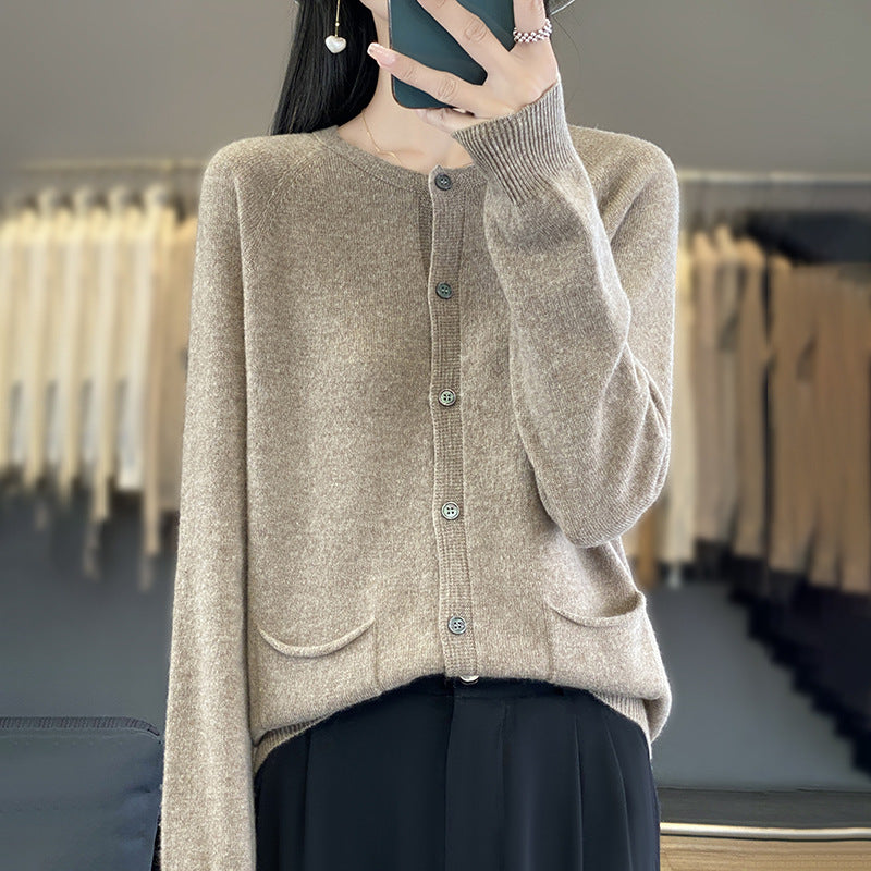 Women's long fine-knit cardigan with round neck, side pockets and alpaca mix Chichicherry