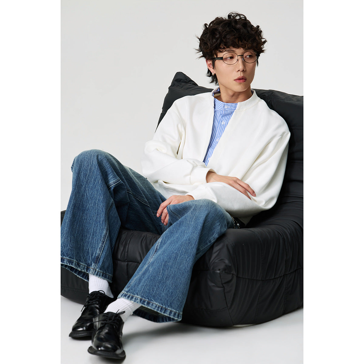 Unisex Oversize sweatshirt with deep V-neck and sewn-in shirt collar insert Chichicherry