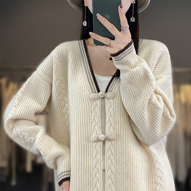 Women's knitted cardigan with cable pattern and decorative knot closures Chichicherry