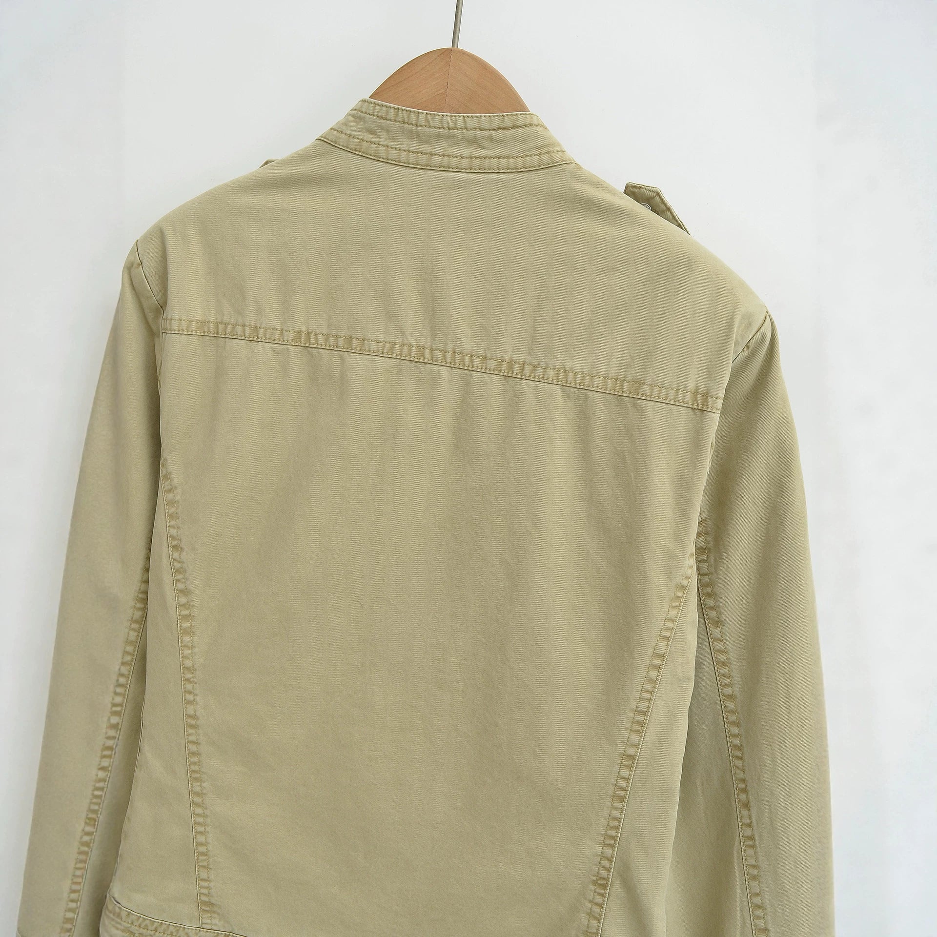 Women's field jacket with stand-up collar, shoulder flaps and golden zippers Chichicherry