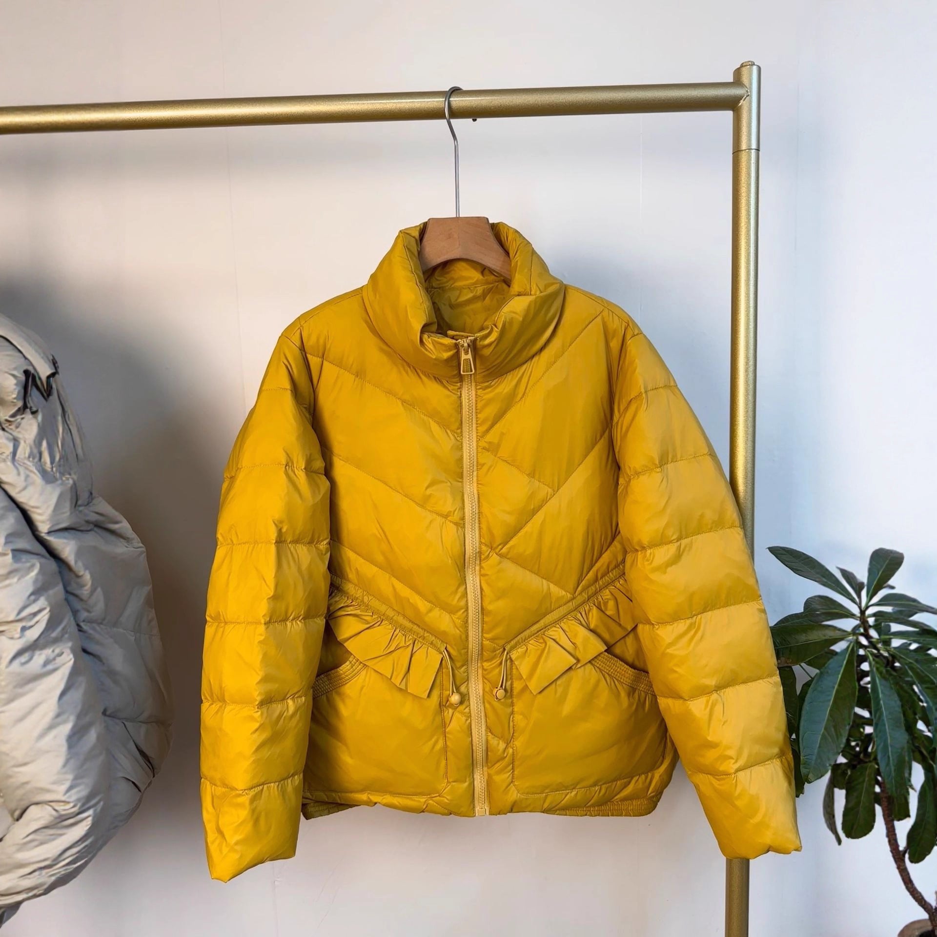 Women's quilted parka with stand-up collar, tailored ruffle detail and thermal insulation Chichicherry