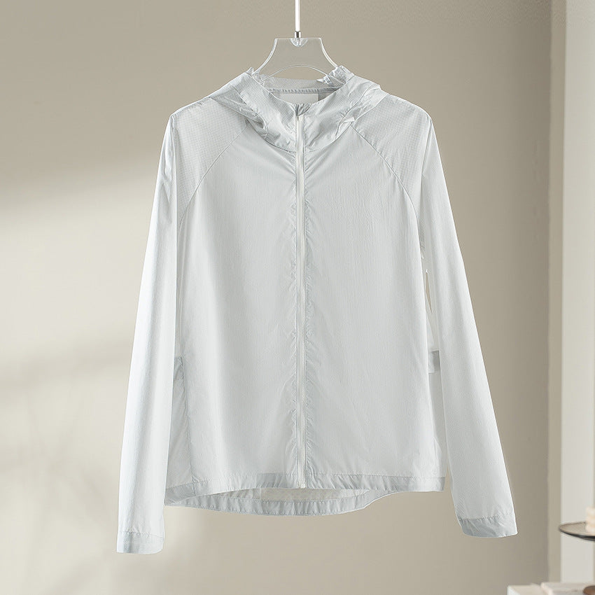 Women Lightweight Hooded Windbreaker made of Ripstop Microfiber with Full Zip Chichicherry