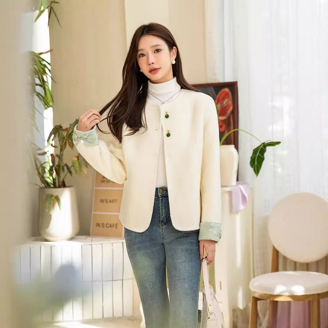 Women's short jacket with stand-up collar, pearl buttons, and contrasting cuffs Chichicherry