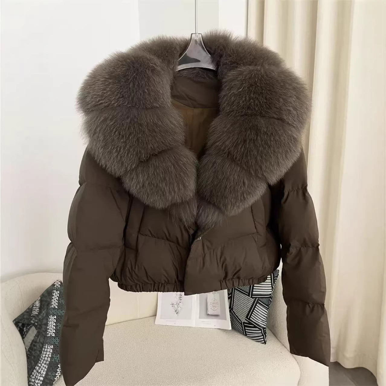 Women's short cut boxy puffer jacket with extra large faux fur collar and shape-stable hem Chichicherry