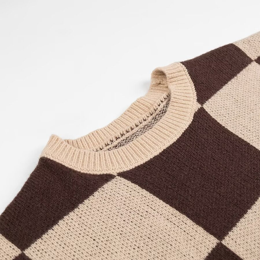 Women's Oversize Knit Sweater with Large Check Pattern and Ribbed Hem Chichicherry