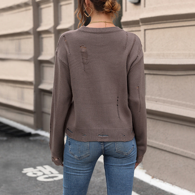 Women’s oversized knitted sweater in destroyed look with round neckline Chichicherry