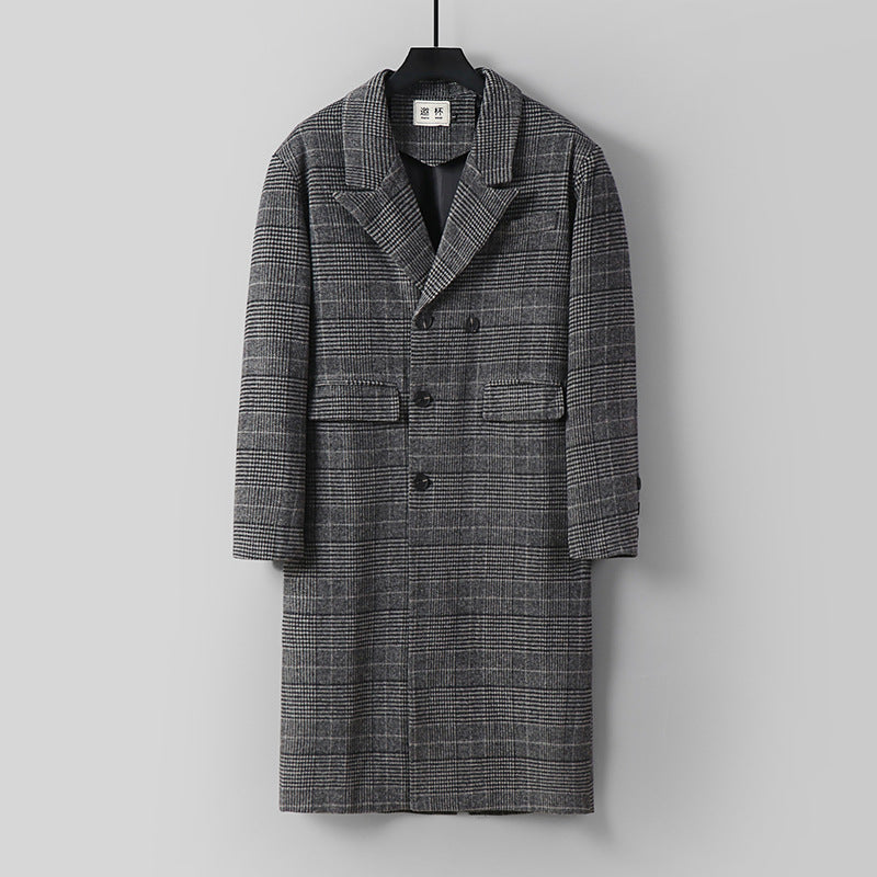 Men's checked long coat made of wool blend with classic lapels and straight cut Chichicherry