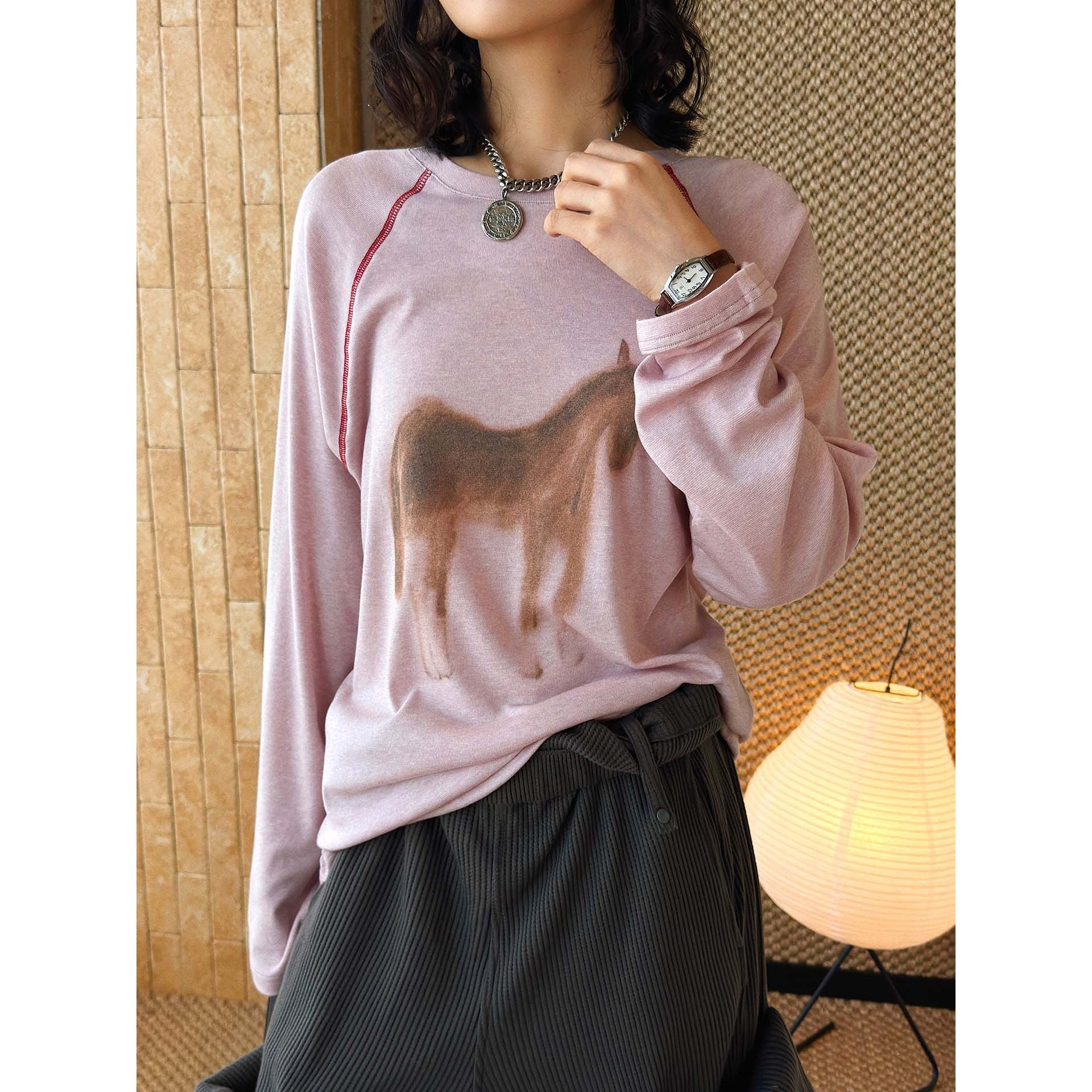 Women's soft printed sweatshirt with raglan sleeves and horse motif Chichicherry