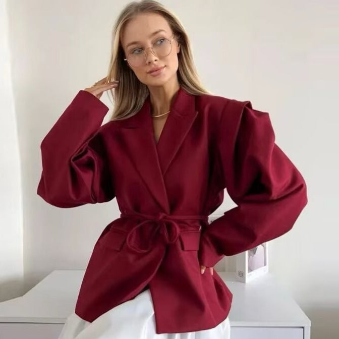 Women's blazer with shoulder cutouts, belted waist and single button closure Chichicherry