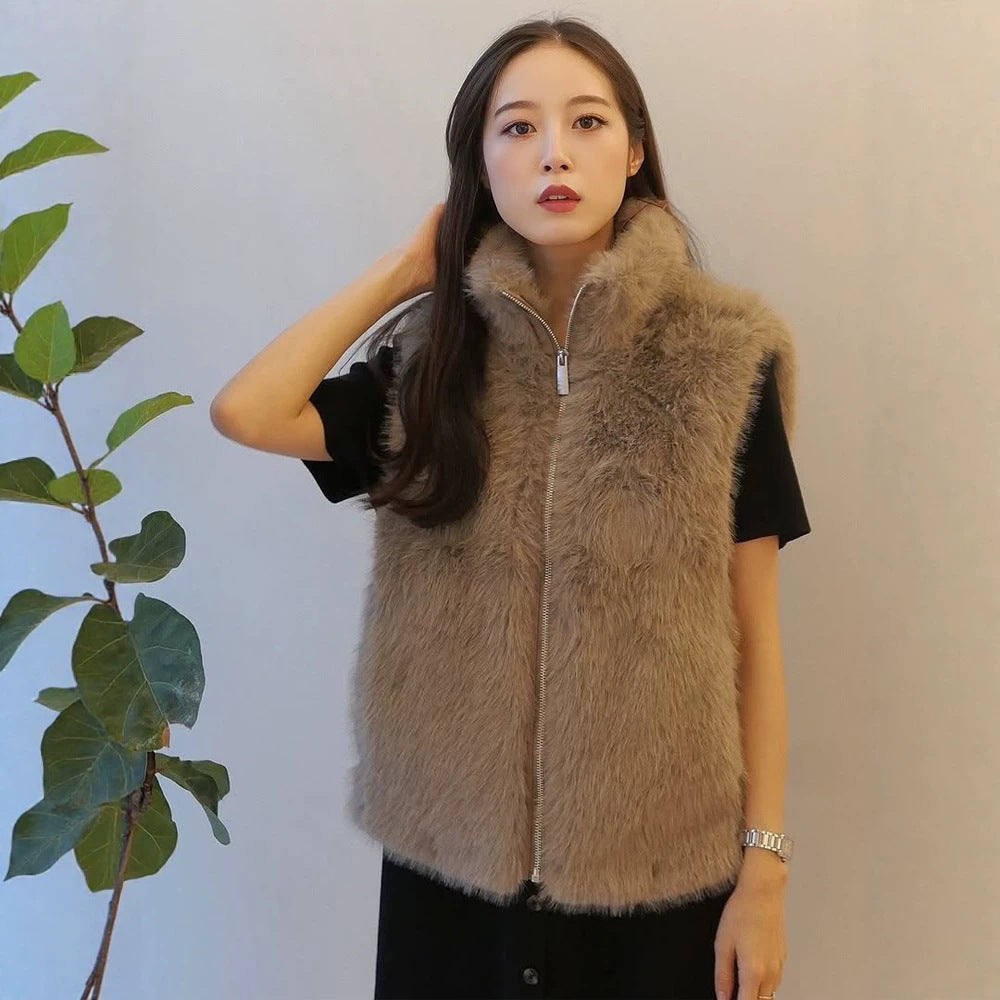 Women's Sleeveless Faux Fur Vest with Stand-Up Collar and Full-Zip Chichicherry