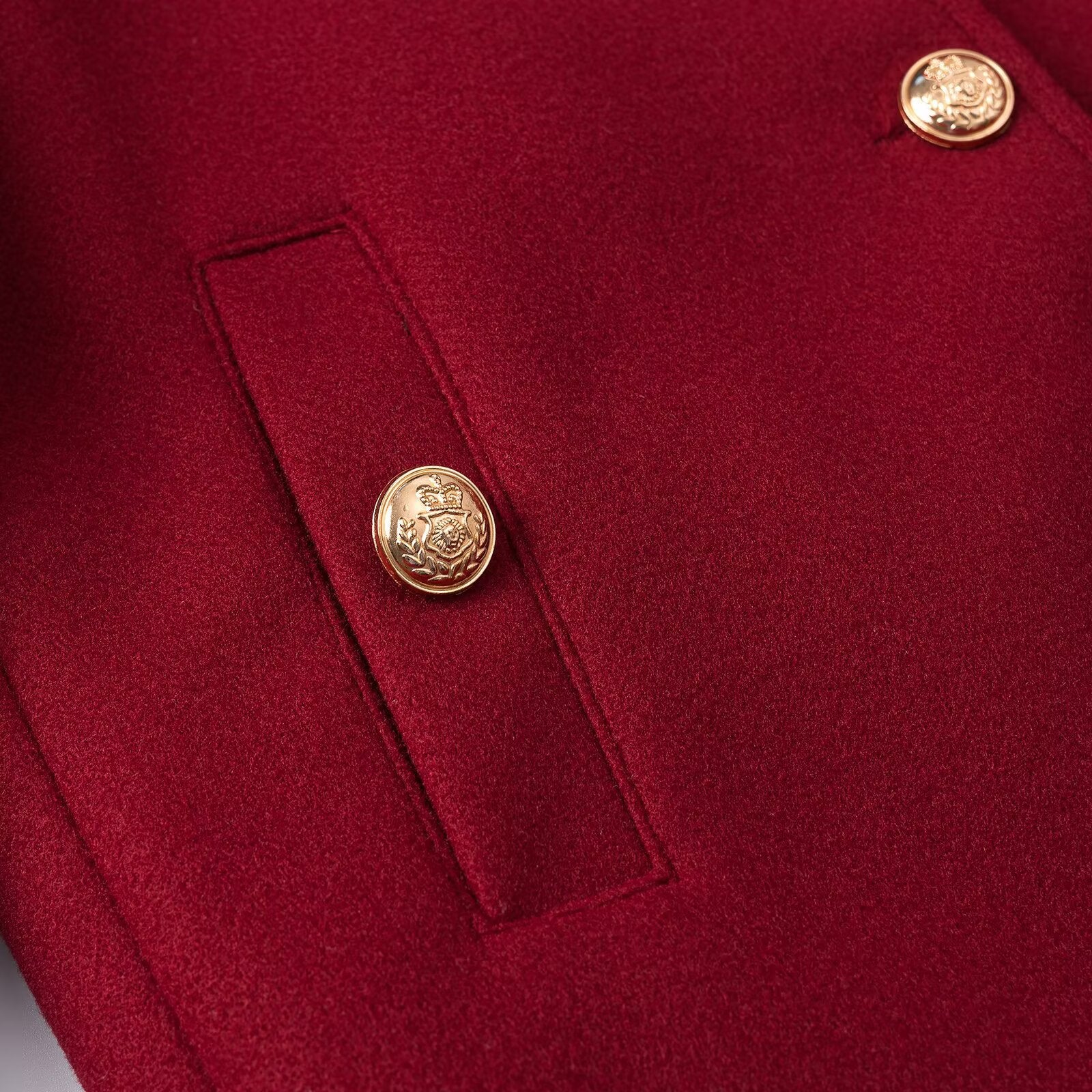 Women’s short jacket in boxy cut with round neck and gold decorative buttons Chichicherry