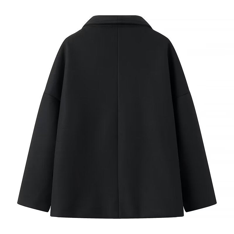 Women’s short coat in oversized cut with double-breasted closure and wide lapel collar Chichicherry