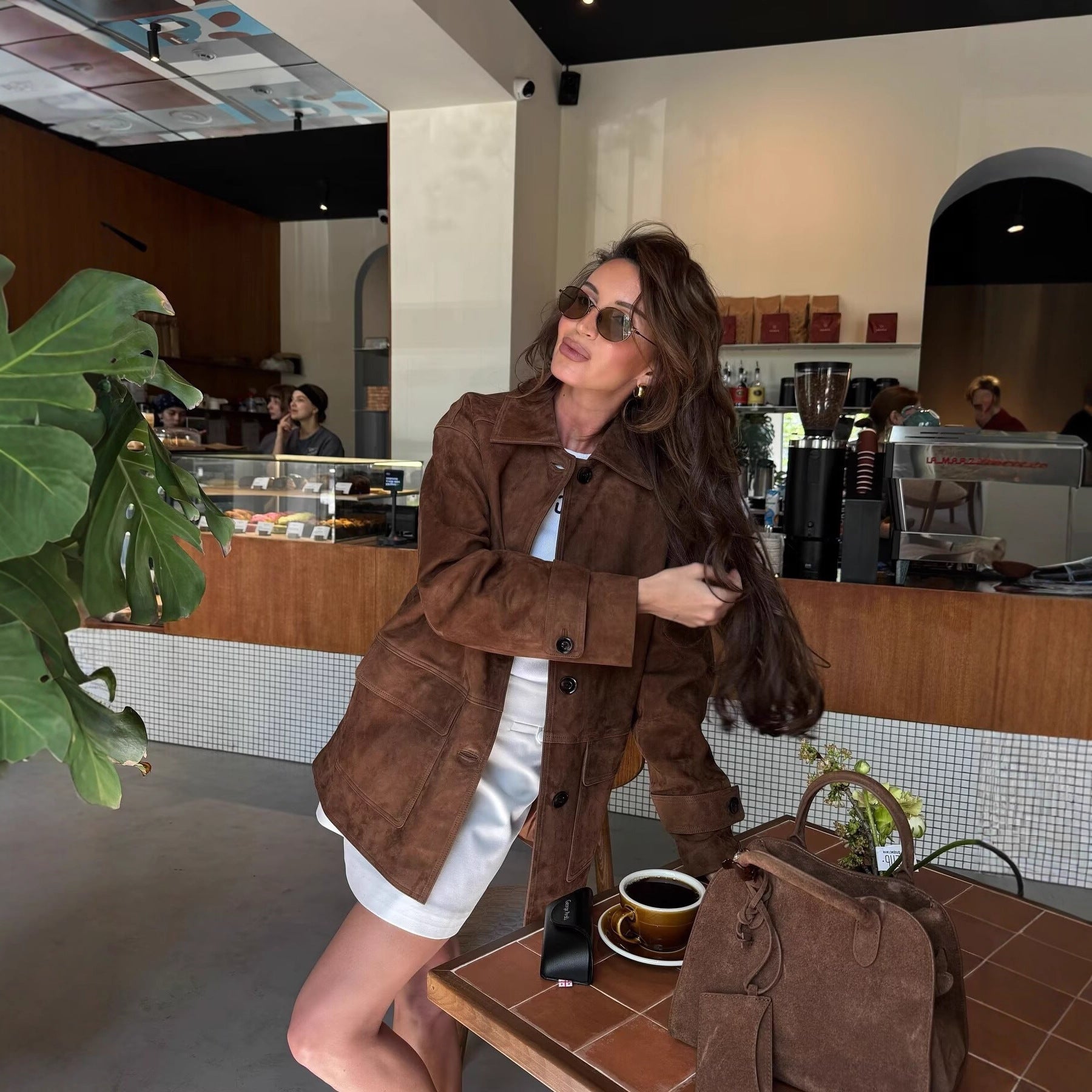 Women's short coat made of suede imitation with shirt collar and patch pockets Chichicherry