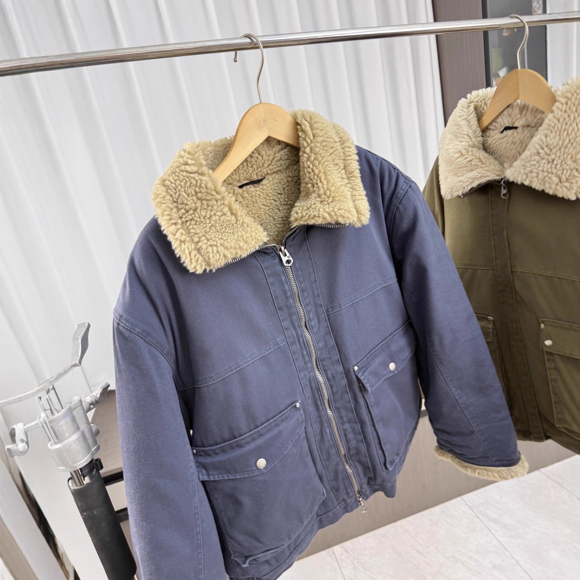 Men's short jacket in utility style with teddy collar and padded lining Chichicherry