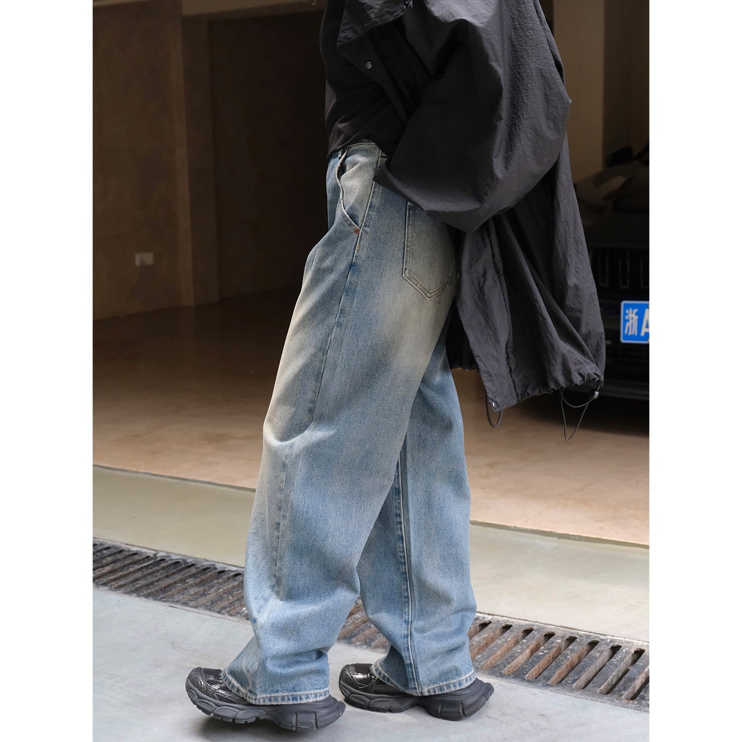 Women's Wide High-Waist Denim Baggy Pants with Vintage Fade and Diagonal Pocket Detail Chichicherry