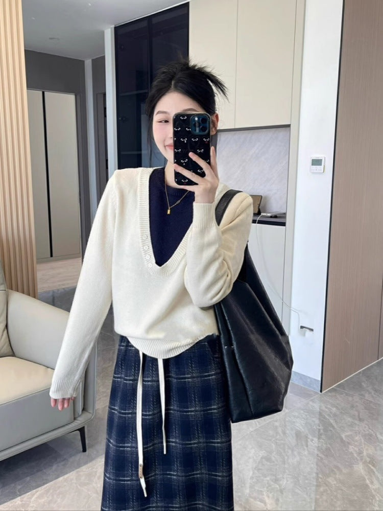 Women's Deep V-Neck Fine Knit Sweater with Layering Effect and Light Waist Definition Chichicherry