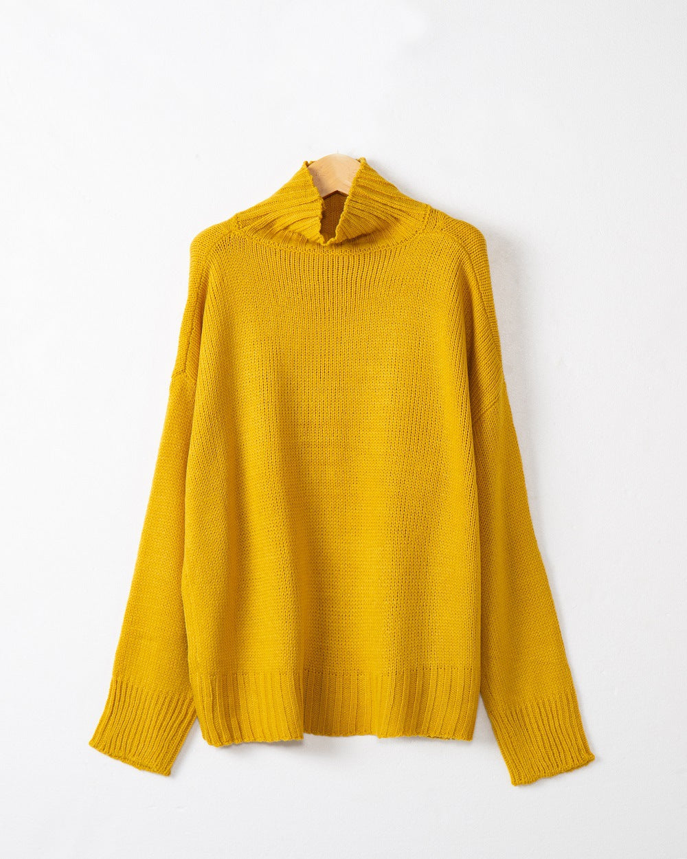 Women's turtleneck sweater made of chunky knit with oversized cut Chichicherry
