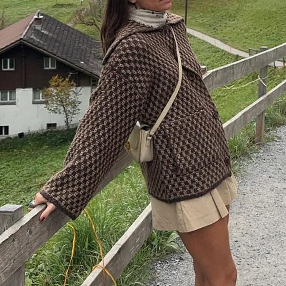Women’s short jacket in boucle waffle pattern with large lapel collar Chichicherry