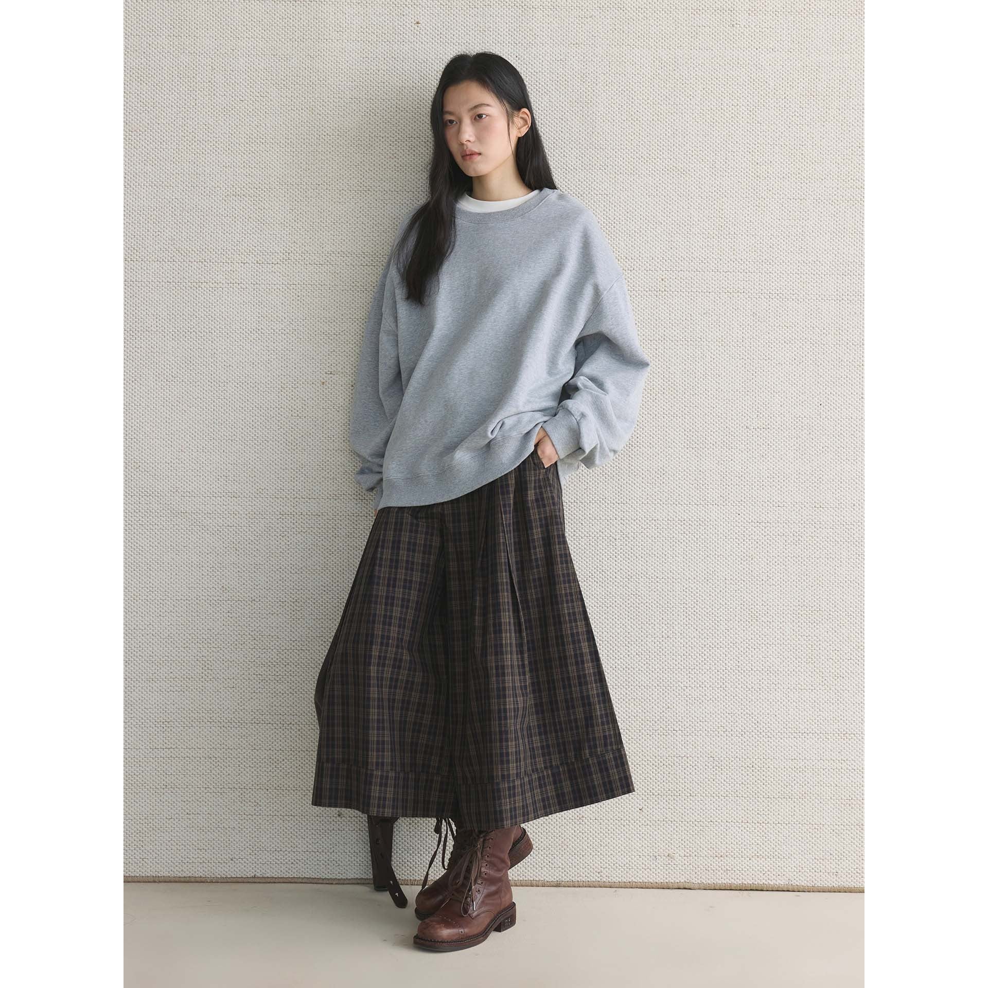 Women's Casual Oversized Sweatshirt with an extra wide cut, dropped shoulder and reinforced round neck Chichicherry