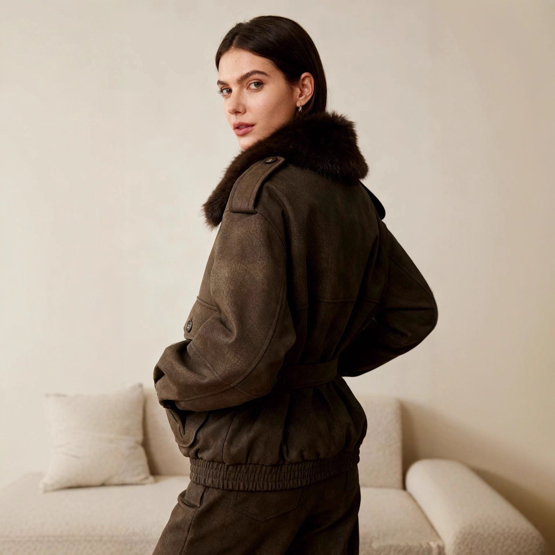 Women’s short jacket in suede look with removable fur collar and flap pockets Chichicherry
