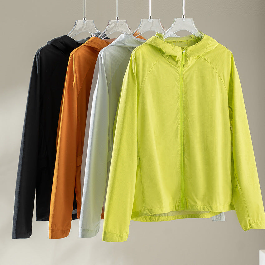 Women Lightweight Hooded Windbreaker made of Ripstop Microfiber with Full Zip Chichicherry