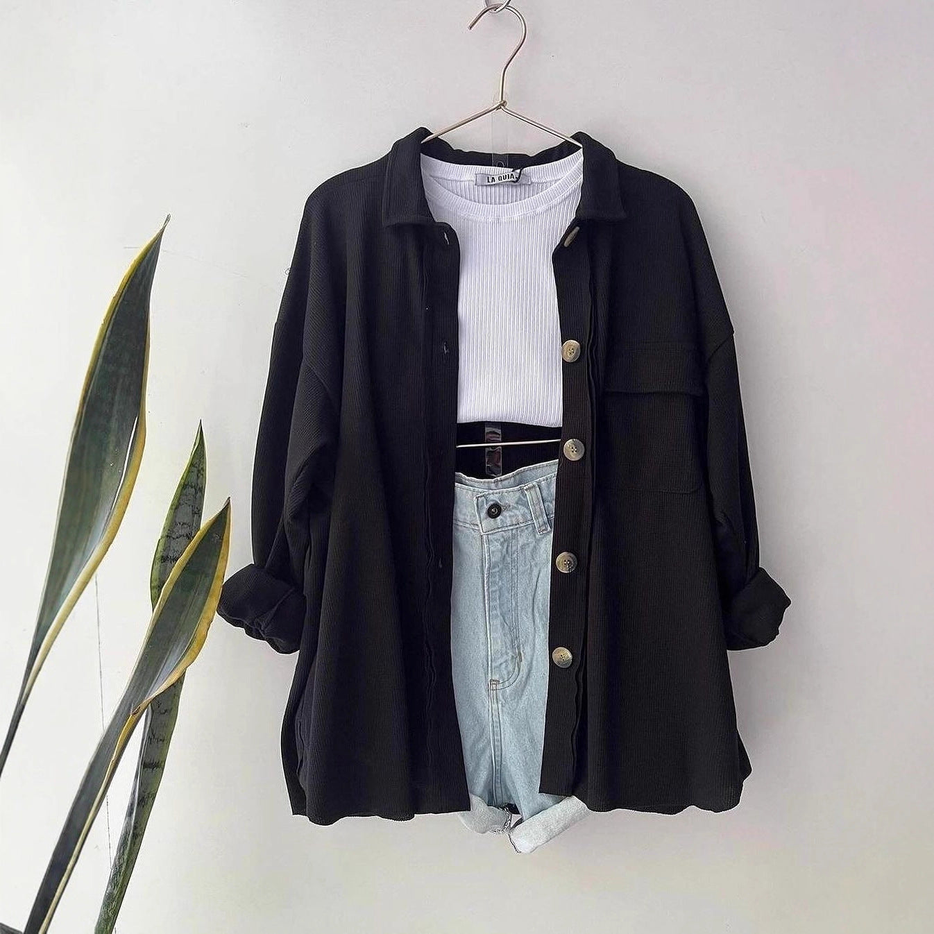 Damen Oversized Cordhemdjacke aus Breitcord mit Brusttasche und Holzknöpfen Chichicherry