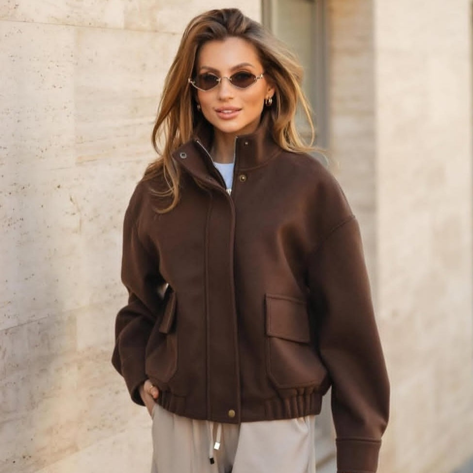Women’s short jacket made of wool blend in utility look with stand-up collar, flap pockets, and elastic hem Chichicherry
