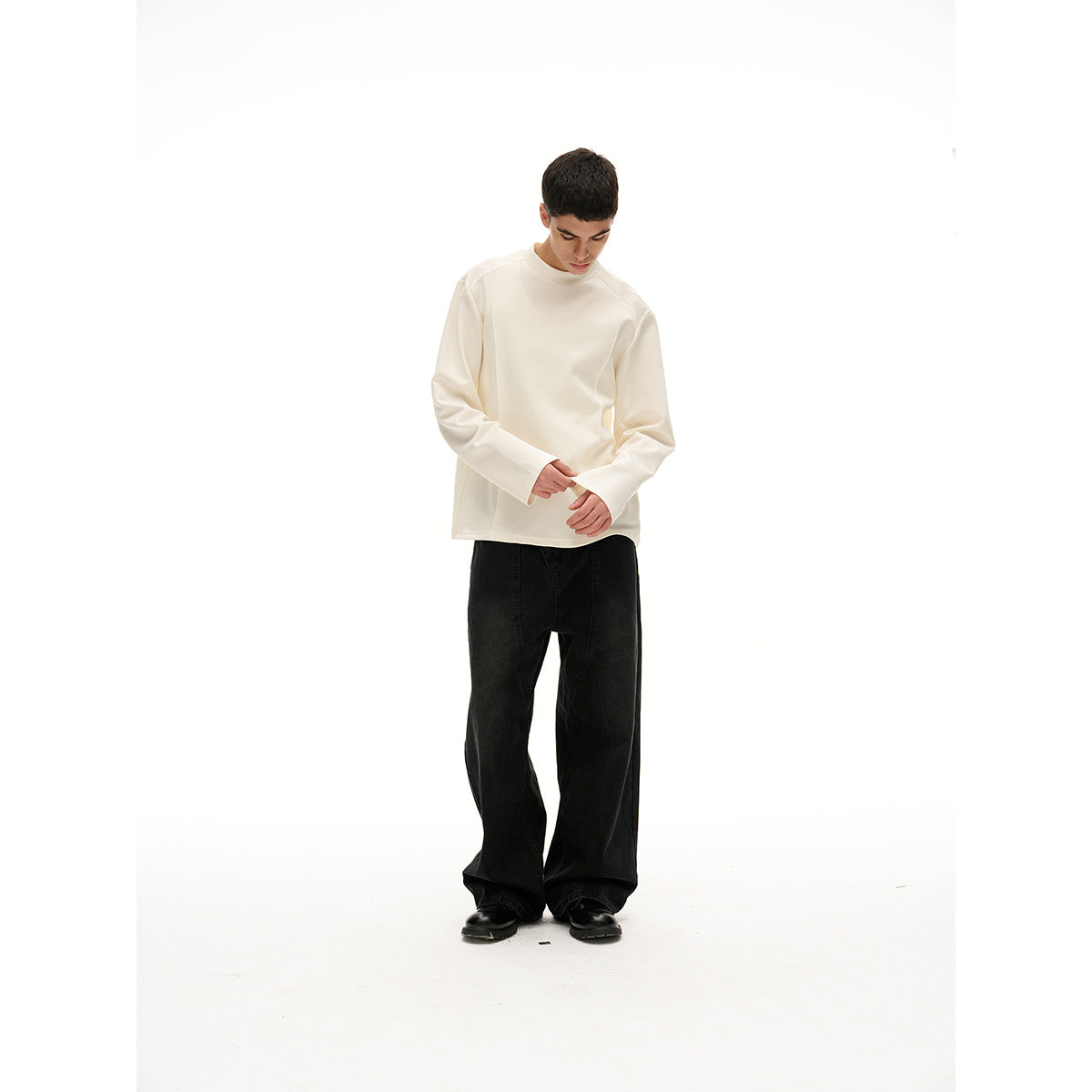 Unisex Oversized Sweatshirt with raglan sleeves and minimalist dividing seams Chichicherry