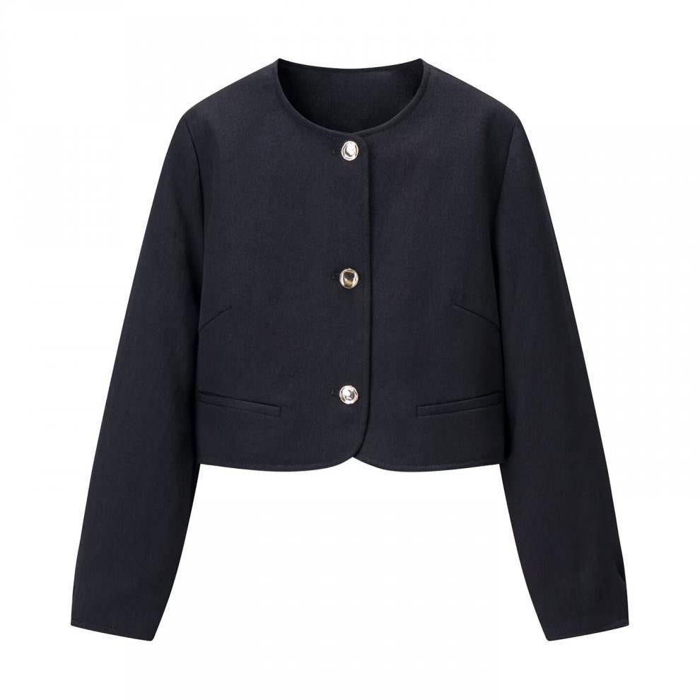 Women's short blazer without collar with round neckline, decorative button closure and piped pockets Chichicherry