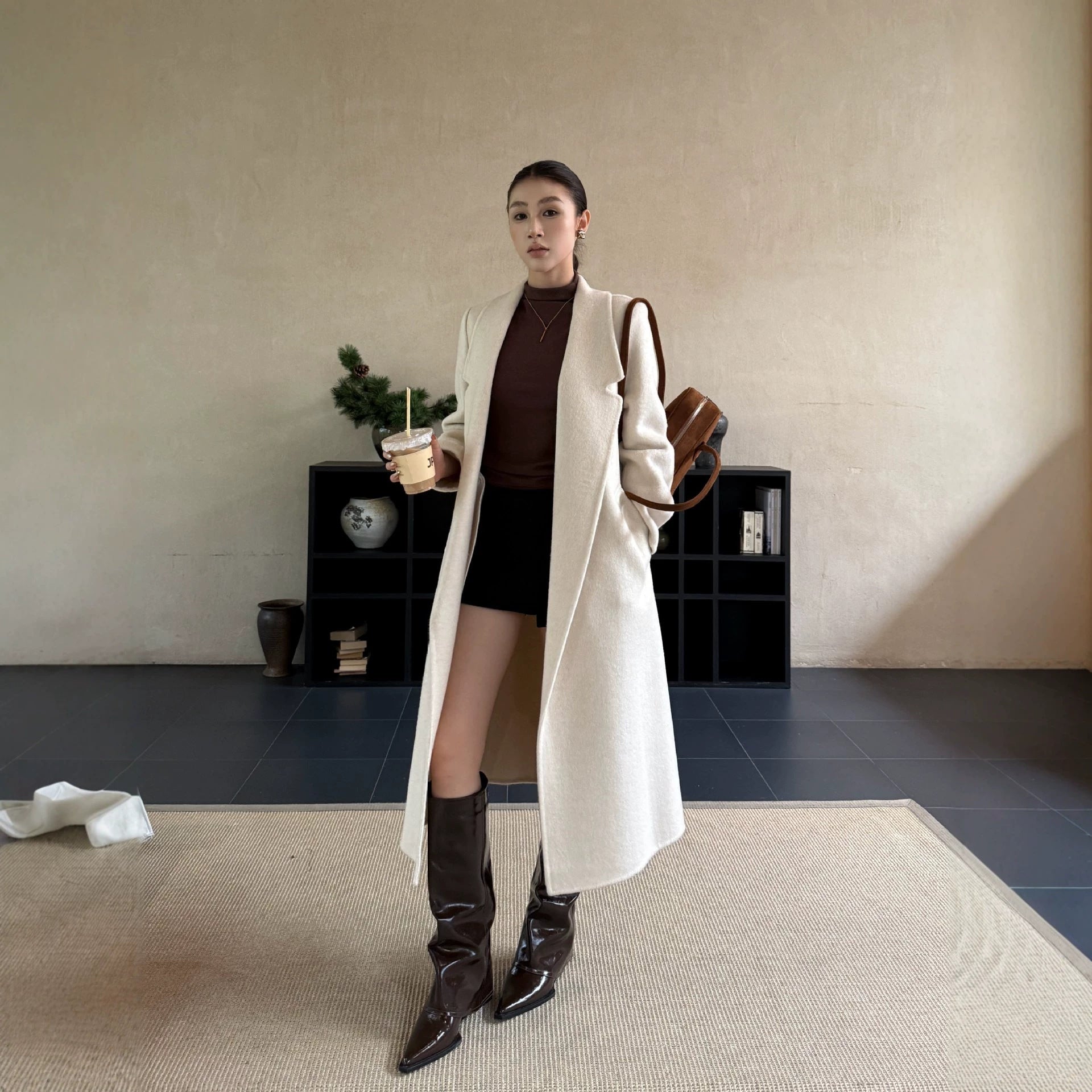 Women's Oversize Wool Coat with Structured Shoulder Section and Elegant Lapel Chichicherry