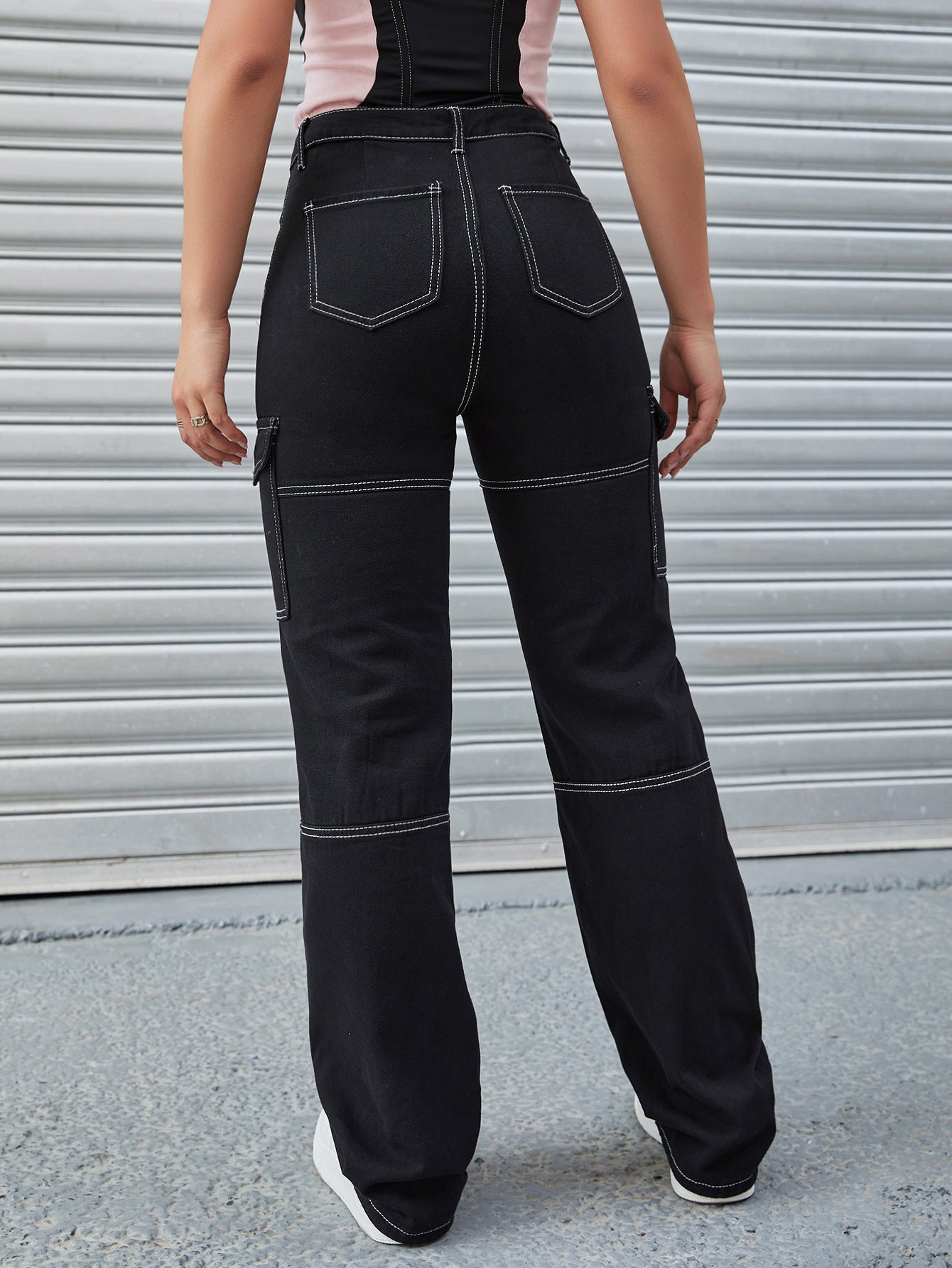 Women's High-Waisted Cargo Pants with Contrast Stitching and Straight Leg Chichicherry