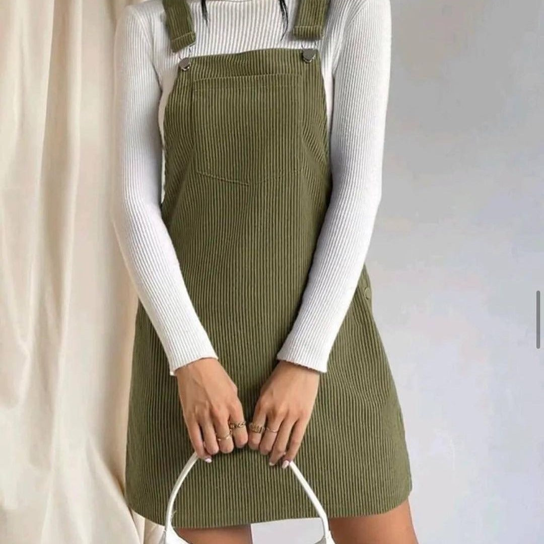 Damen Cord-Latzkleid mit verstellbaren Trägern, Seitlicher Druckknopfleiste und feinem Ripp-Effekt Chichicherry