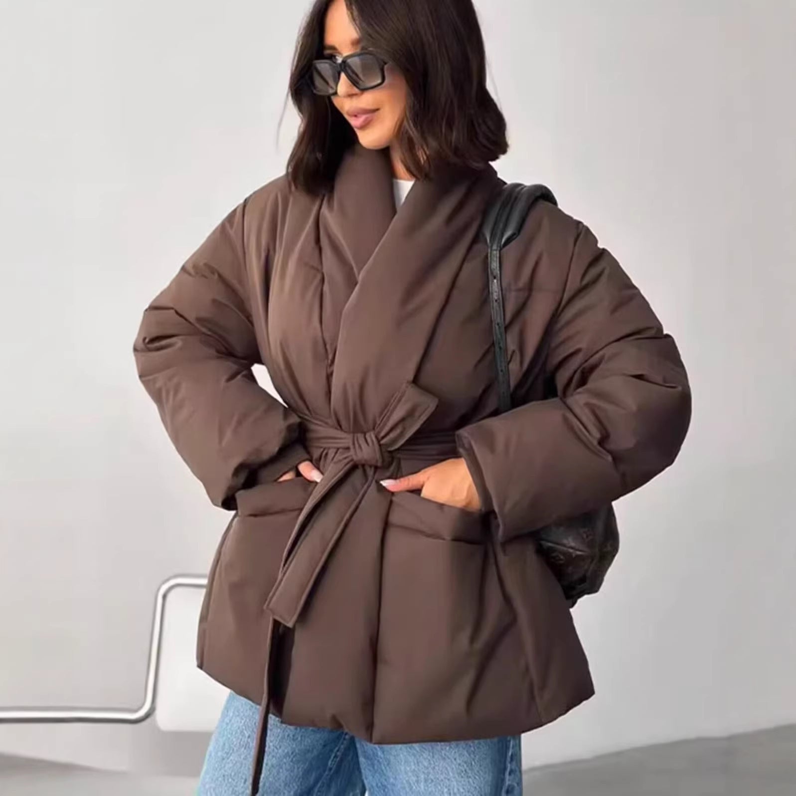 Women's short quilted coat with shawl collar, waist belt and patch pockets Chichicherry