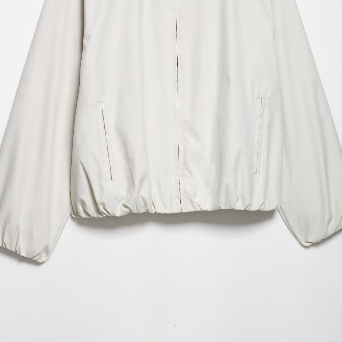 Women's lightweight bomber jacket with collar and elastic hem