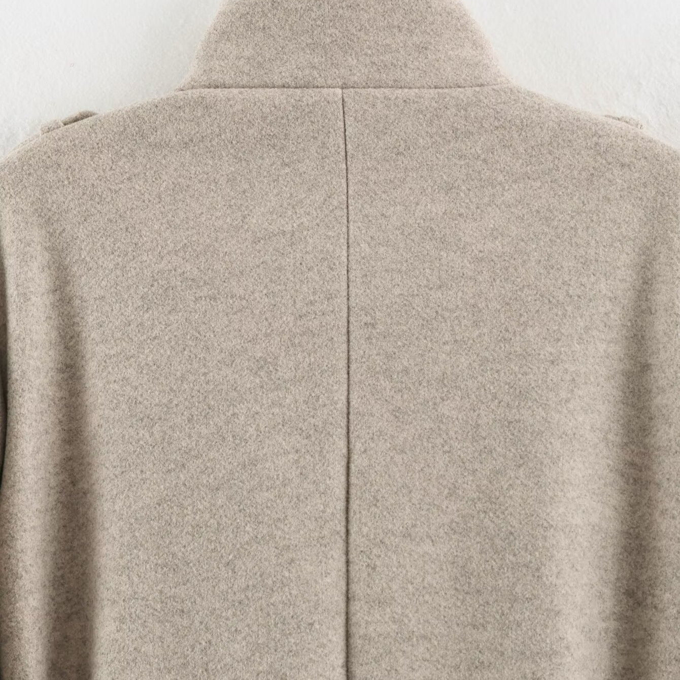 Women’s short trench coat made of wool blend with stand-up collar, epaulettes, and tie belt Chichicherry