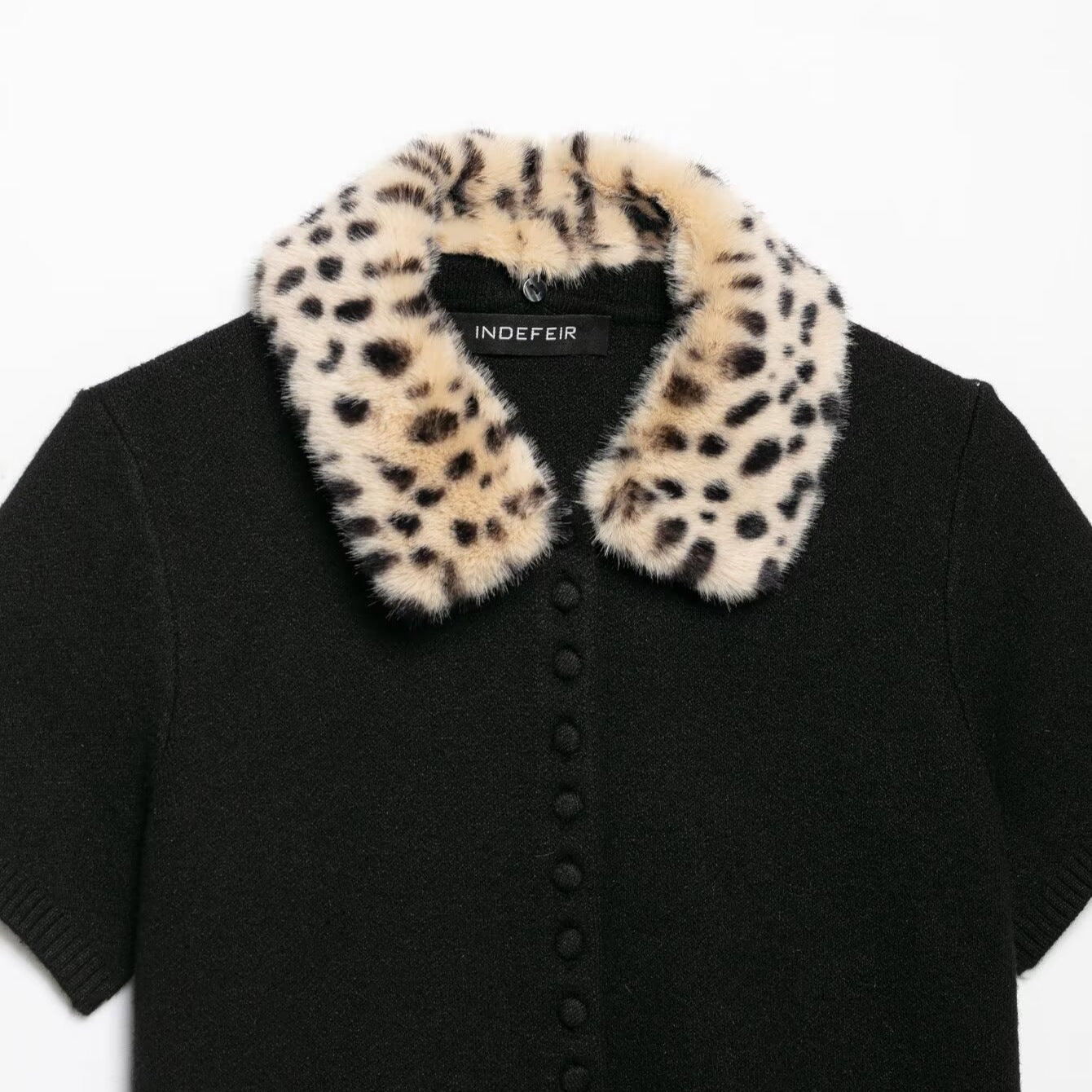 Women's short-sleeved fine knit cardigan with detachable faux fur collar in leopard print Chichicherry