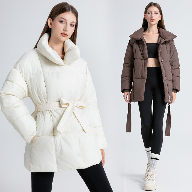 Women's short padded jacket with high stand-up collar, waist belt and side pockets Chichicherry