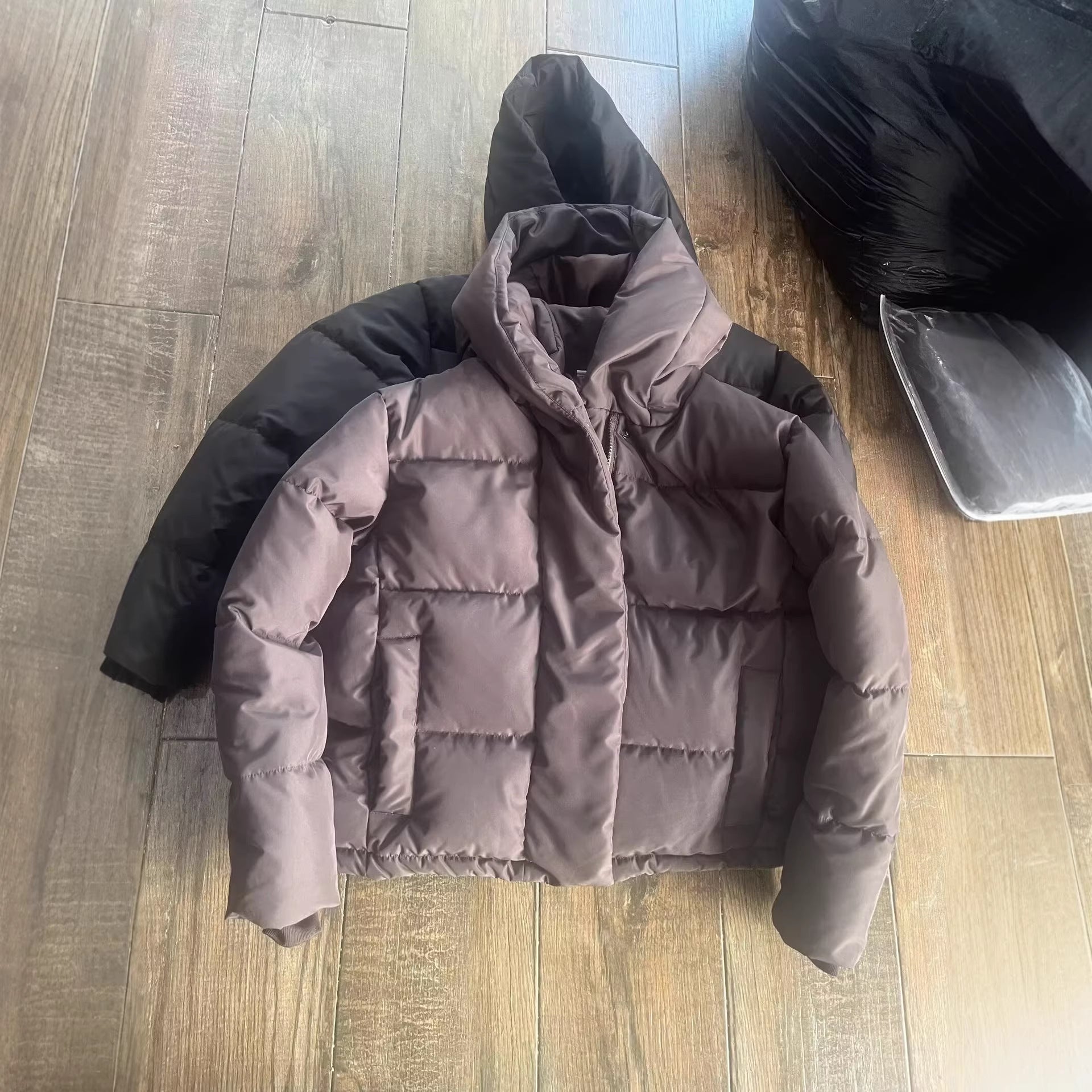 Women's short quilted puffer jacket with high stand-up collar and concealed button placket Chichicherry